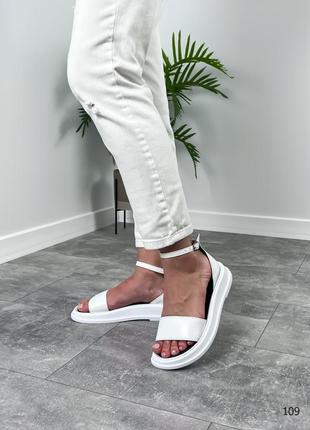 Босоніжки жіночі білі шкіряні сандалі з натуральної шкіри10 фото