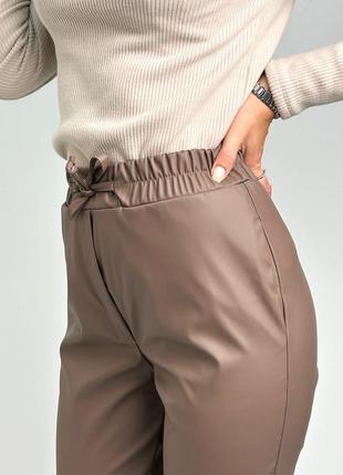 Демисезонные брюки из экокожи «richy» (тонкие)
+ большие размеры мокко и черный 42-54!!2 фото