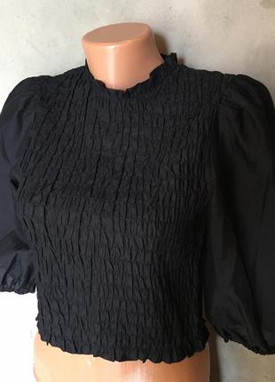 Чорний топ з об’ємними рукавами, блуза