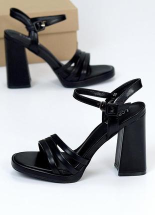 Стильные на высоком каблуке женские классические с застежкой босоножки цвет черный5 фото