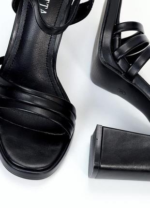 Стильные на высоком каблуке женские классические с застежкой босоножки цвет черный9 фото