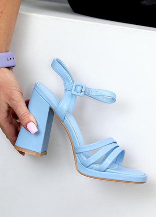 Стильные на высоком каблуке женские классические с застежкой босоножки цвет голубой6 фото