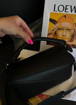 Шкіряна жіноча сумка через плече loewe,
