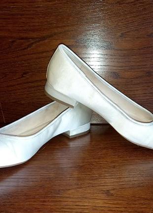 Сатинові туфлі балетки на невеликому підборі для весілля, випускного