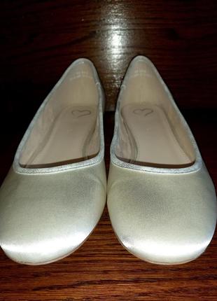 Сатинові туфлі балетки на невеликому підборі для весілля, випускного