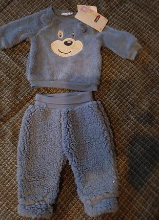 Костюм новий,фірмовий на малюка зріст 68см.