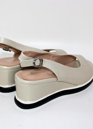 Стильные женские пудро-серебристые босоножки на танкетке кожаные, экокожа,женская летняя обувь2 фото