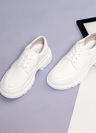 Білі шкіряні туфлі2 фото