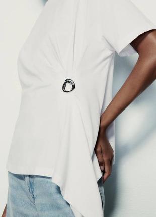 Біла футболка з брошкою zara , бавовна