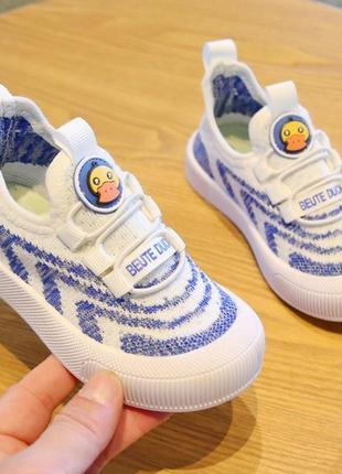 Стильні кросівки