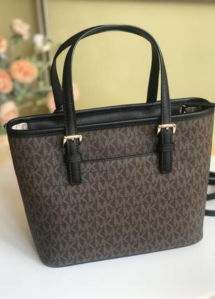 Сумка женская michael kors оригинал jet set travel extra-small logo top-zip tote bag коричневая в лого5 фото