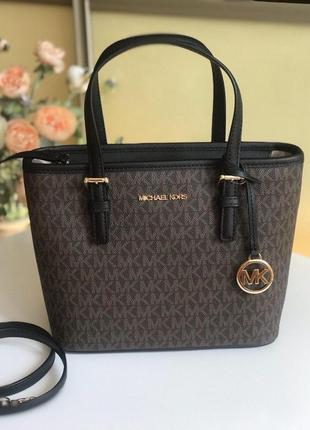 Сумка женская michael kors оригинал jet set travel extra-small logo top-zip tote bag коричневая в лого1 фото