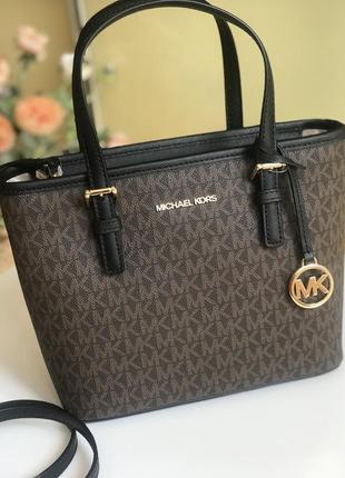 Сумка жіноча michael kors оригінал jet set travel extra-small logo top-zip tote bag коричнева в лого2 фото