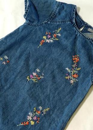 Платье джинсовое фирма next на 9-10 лет на 140 см