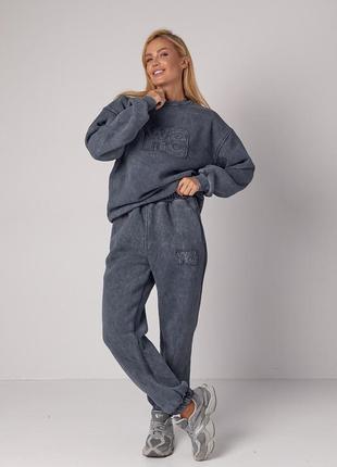 Женский утепленный спортивный костюм в технике тай-дай с нашивкой wang