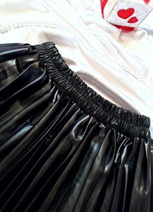 Юбка юбка плиссе из эко кожи черная / кожаная / на резинке3 фото