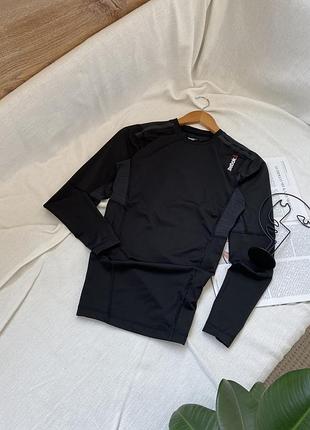 Спортивный черный лонгслив reebok