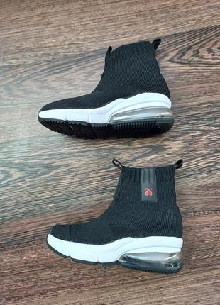 Детские кроссовки