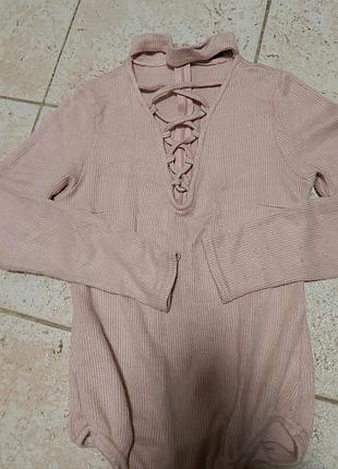 Женский боди-голота с чокером и шнуровкой на груди, снизу кнопки розовый