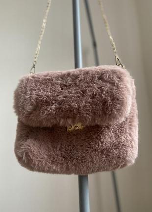 Неймовірна пухнаста сумочка
