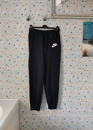 Спортивные штаны nike.