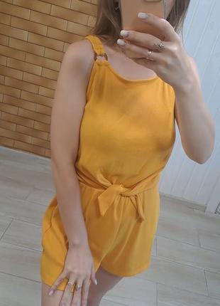 Жовтий яскравий ромпер в рубчик