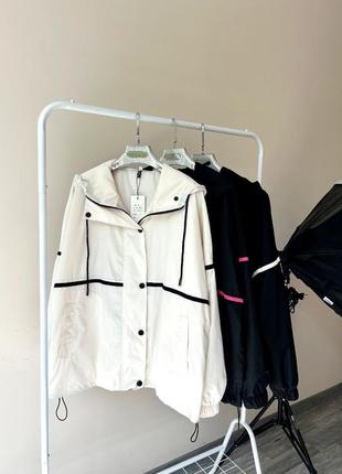 Жіноча вітровка