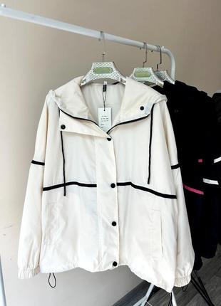 Жіноча вітровка