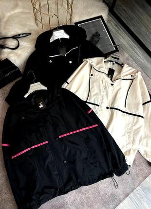 Жіноча вітровка