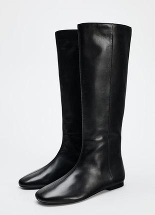 Кожаные сапоги на плоской подошве zara