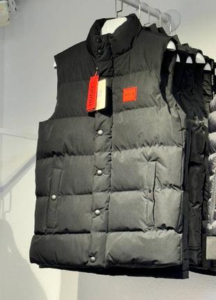 Безрукавка hugó