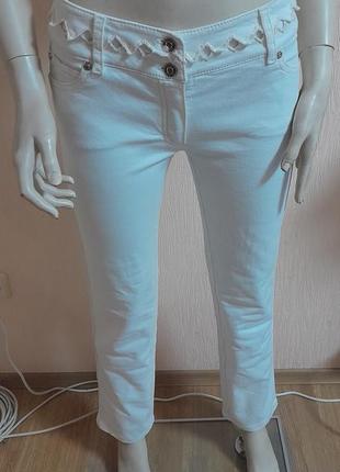 Бомбічні жіночі джинси білого кольору від культового бренда класу люкс escada