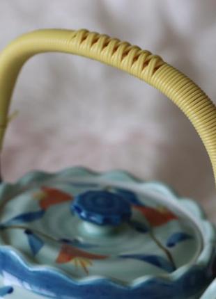 Японский винтажный керамический чайник для заваривания чая.