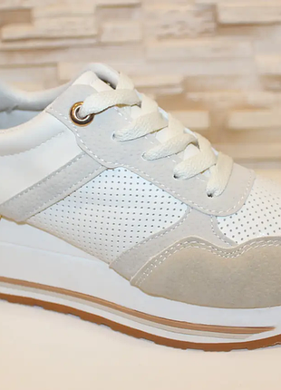 Кроссовки женские бежевые на танкетке т1831