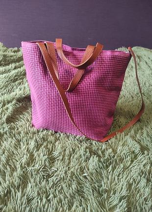 Кожаная плетеная сумка в стиле bottega veneta фуксия