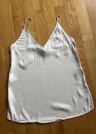 Базова біла майка у білизняному стилі