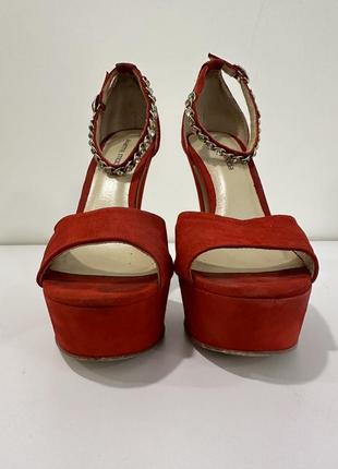 Красные замшевые босоножки на высоких каблуках со стразами камнями4 фото