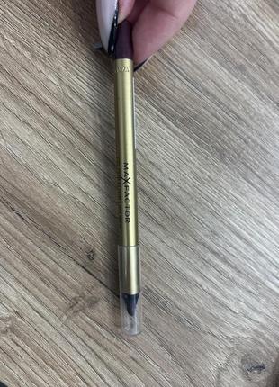 Олівці для губ та очей8 фото