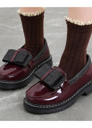 Лакированные туфли для девочек бордовые