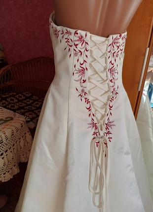 Вишукана вінтажна весільна корсетна сукня, з шлейфом,з вишивкою і камінням р 42/446 фото