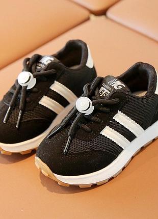 Гарненькі кросівки2 фото