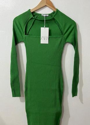 Красивое платье миди в рубчик с красивым декольте zara. новая. 8