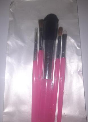 Новенький набор кисточек для макияжа.