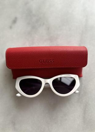 Сонцезахисні окуляри guess