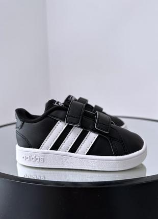 Чудові якісні кросівки adidas neo