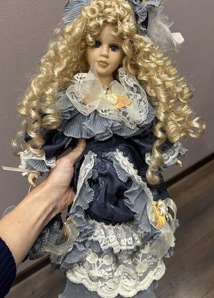 Фарфоровая винтажная кукла