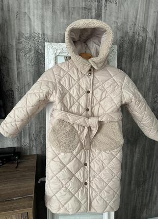 Дитяча довга куртка пальто бежева куртка демісезонна стьобана куртка пальто стьобане на дівчинку 128см стильне