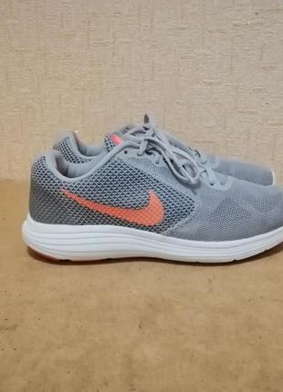 Кросiвки nike revolution