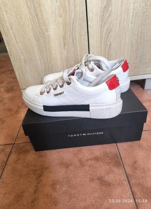Продам шкіряні кеди 38 р-р. tommy hilfiger