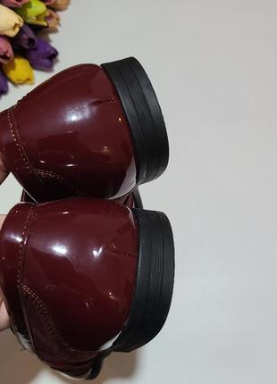 Бордовые лоферы туфли лакированные6 фото